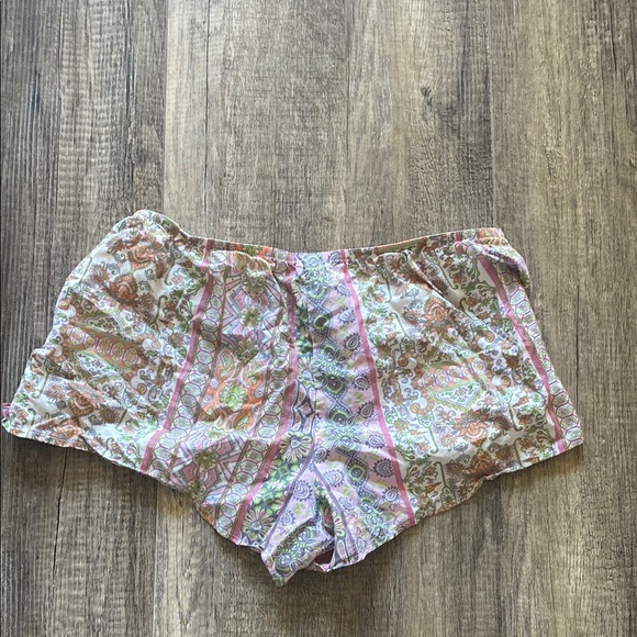 Floral Patterned VICTORIA’S SECRET Sleep Shorts - Picture 3 of 3
